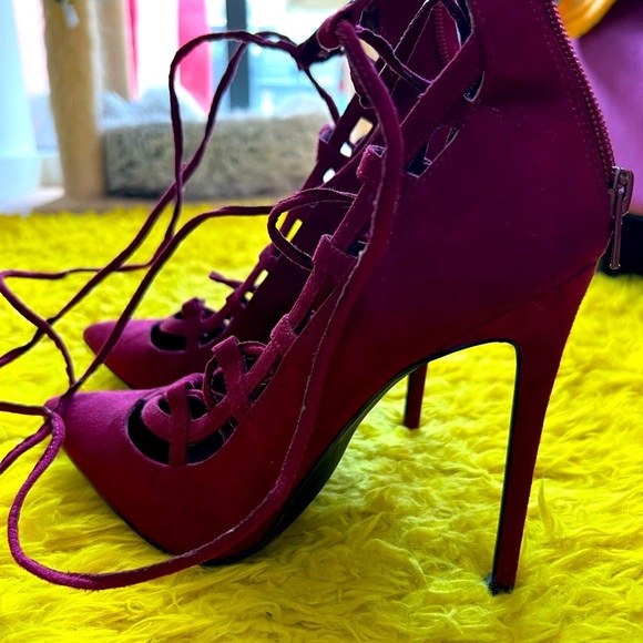 Debbie size 8, heels - Picture 1 of 4